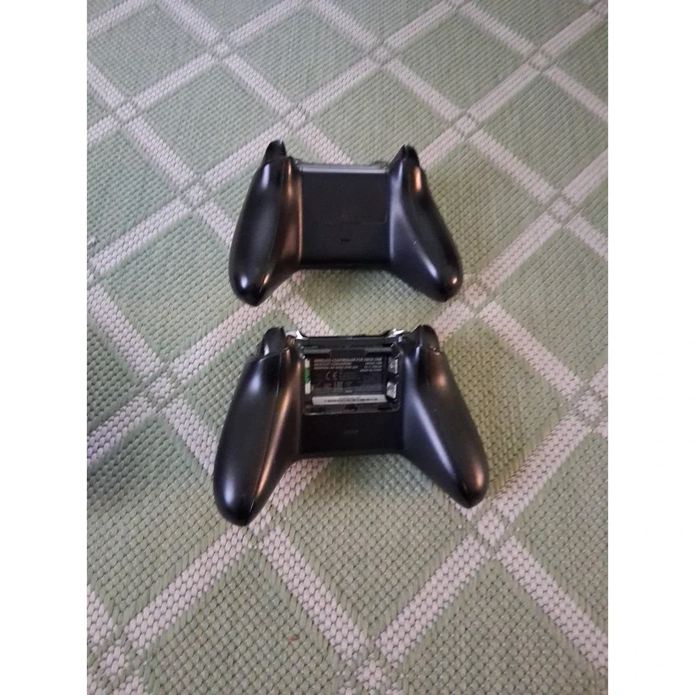 Video Game Controller Lot Xbox. VsMaxx. Read